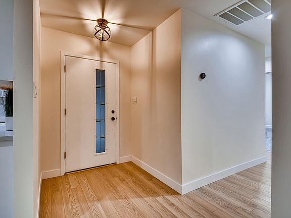 3rd image of 817 W Galveston St