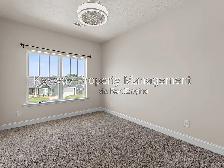 135 Beallwood Dr — Photo 24