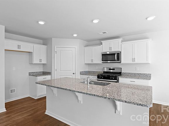 4th image of 31 Katherine Emilie Dr