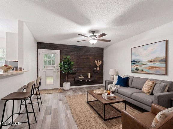 3rd image of 3862 ORLANDO Circle W