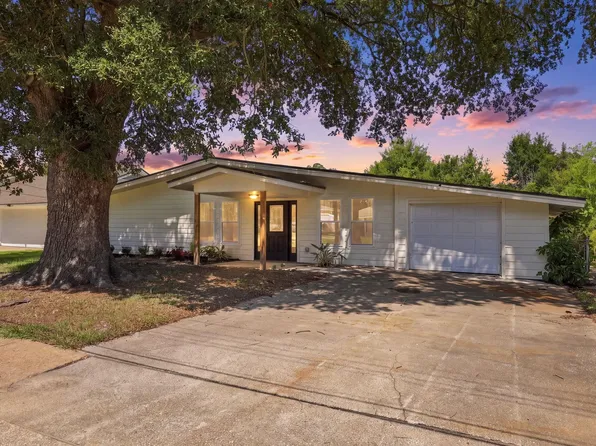 901 Cherryhill St, Lake Charles, LA 70607