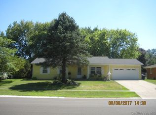 2220 Winnebago Dr, Springfield, IL 62702