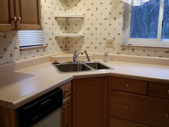 Kitchen with dishwasher