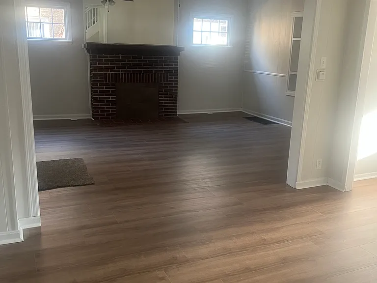 1318 Engle St — Photo 4