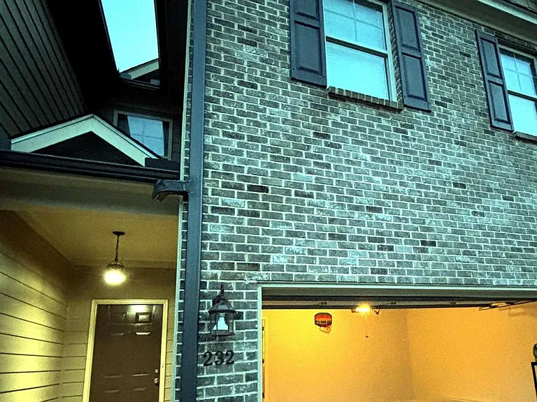 232 Cashes Dr — Photo 1