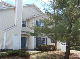118 Columbus Dr, Franklin Park, NJ