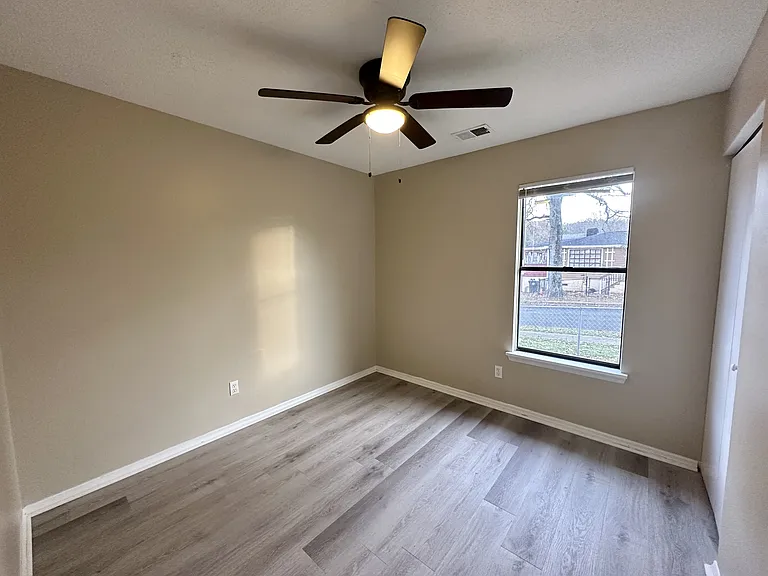 1920 15th Way SW — Photo 5