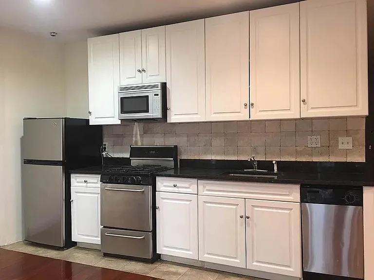 417 W 43rd St #1R — Photo 7