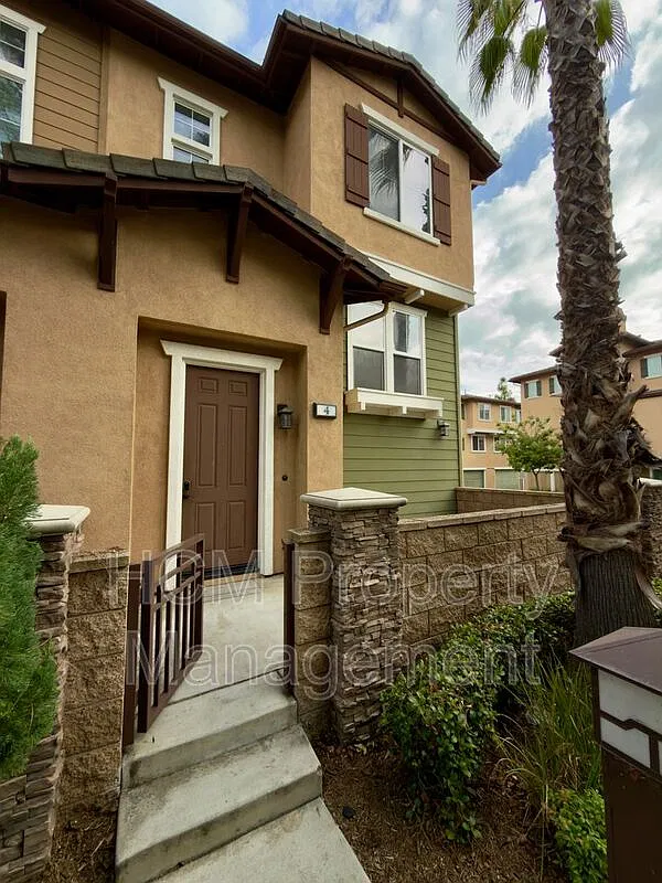 4 bed, 2.5 bath, 1671 sqft, $4,195 — Photo 1