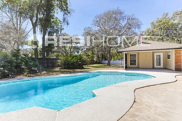 1258 Palm Dr — Photo 2