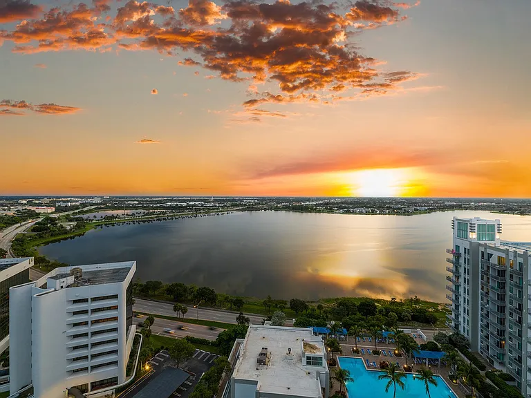 Lumaire West Palm Beach — Photo 44