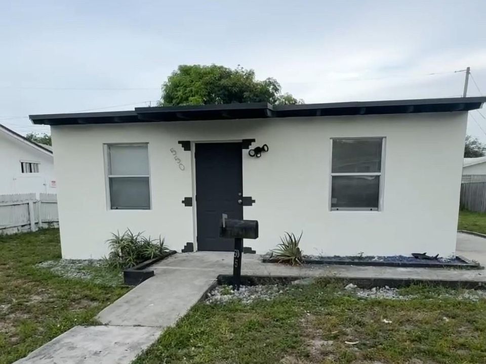 1st image of 550 NW 15th Court