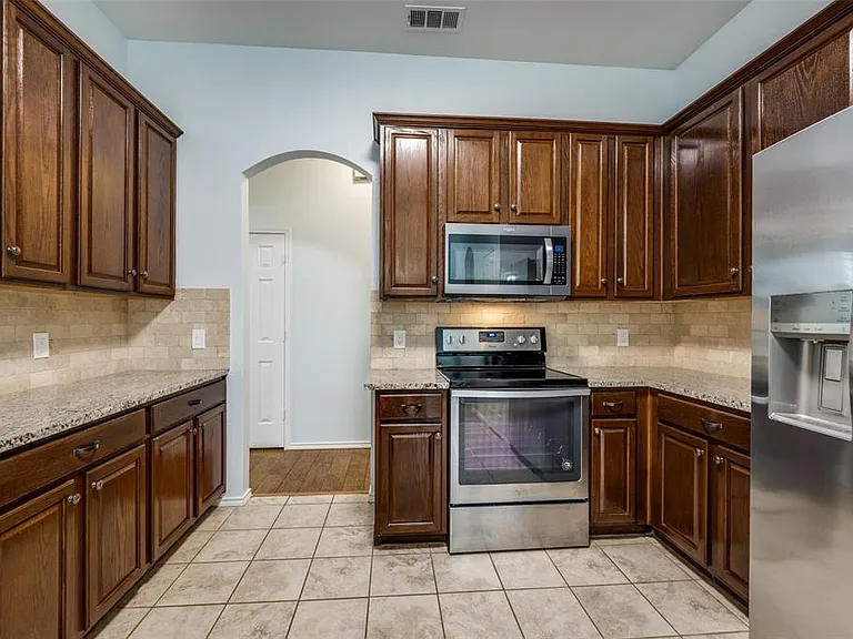 1617 Redwood Dr — Photo 15