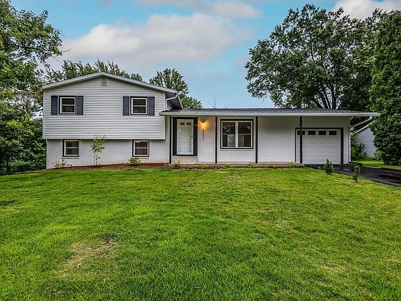 4th image of 4235 E Cambridge Dr