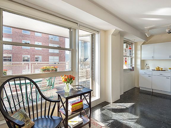 4th image of 80 La Salle St APT 21F