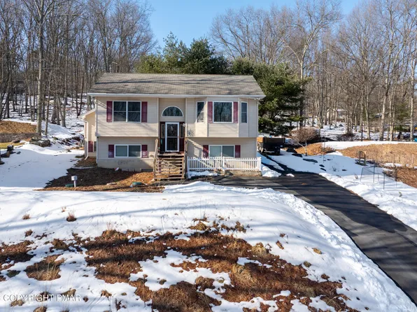 907 Tamaqua Dr, East Stroudsburg, PA 18302