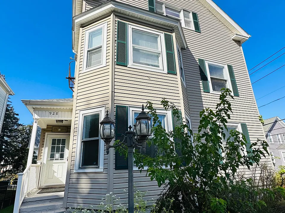 928 High St #1