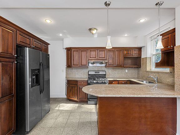 4th image of 3356 76th St