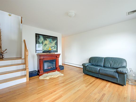 3rd image of 913 Arctic Street