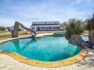 4165 Pin Oak Rd, Flatonia, TX 78949