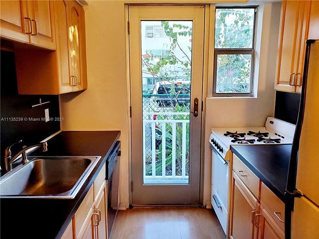 1st image of 1840 James Ave APT 2