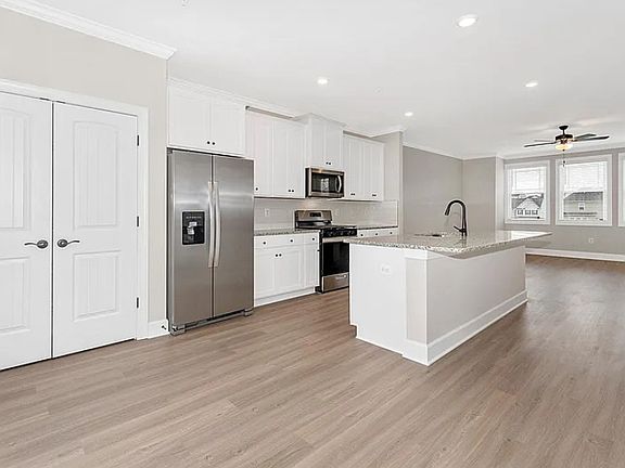 4th image of 518 Bartholomew Dr