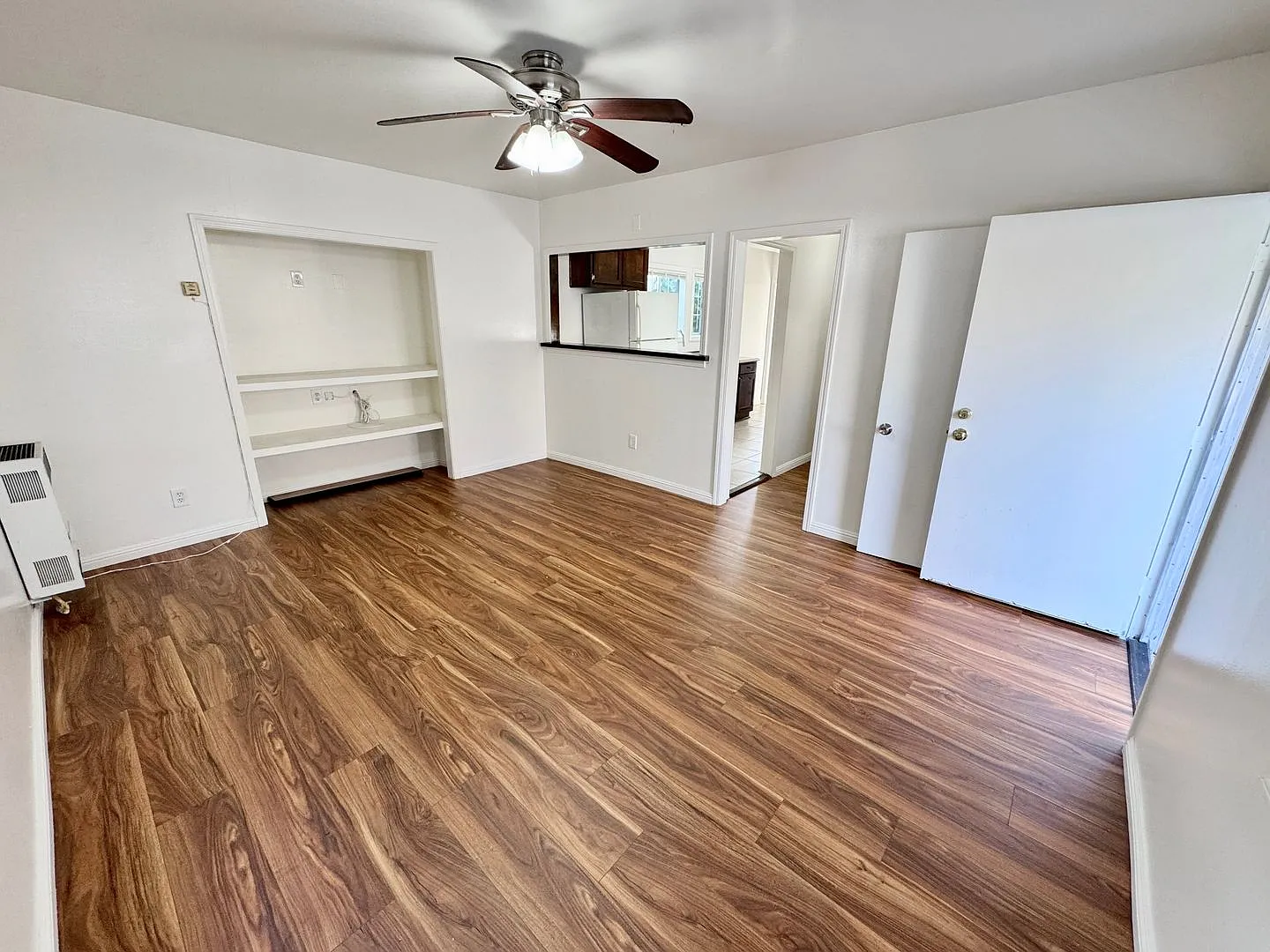 5223 De Longpre — Photo 4