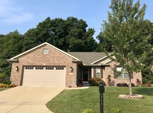 947 Briarwood Ct, Charleston, IL