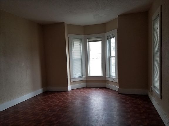 2nd image of 1015 S 6th St #1