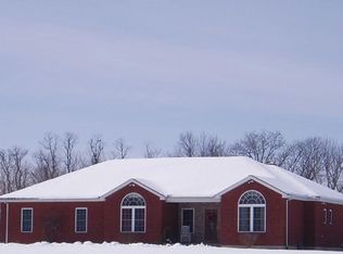 2075 N County Line Rd, Moores Hill, IN 47032