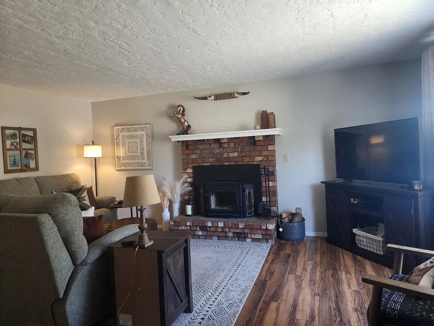 Pet Friendly, Single-Level, Attractively Updated Home in NE Newberg — Photo 4