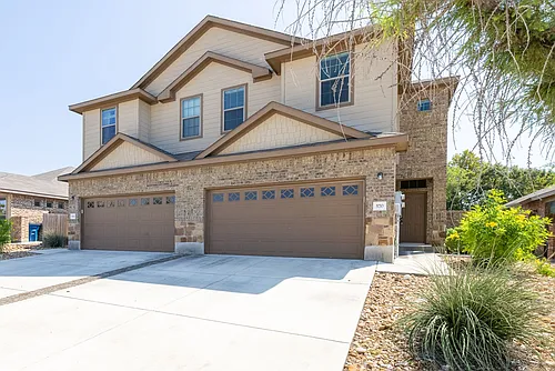 570 Creekside Cir Photo 1