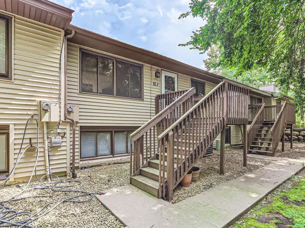 305 River Woods Ln, Burnsville, MN 55337