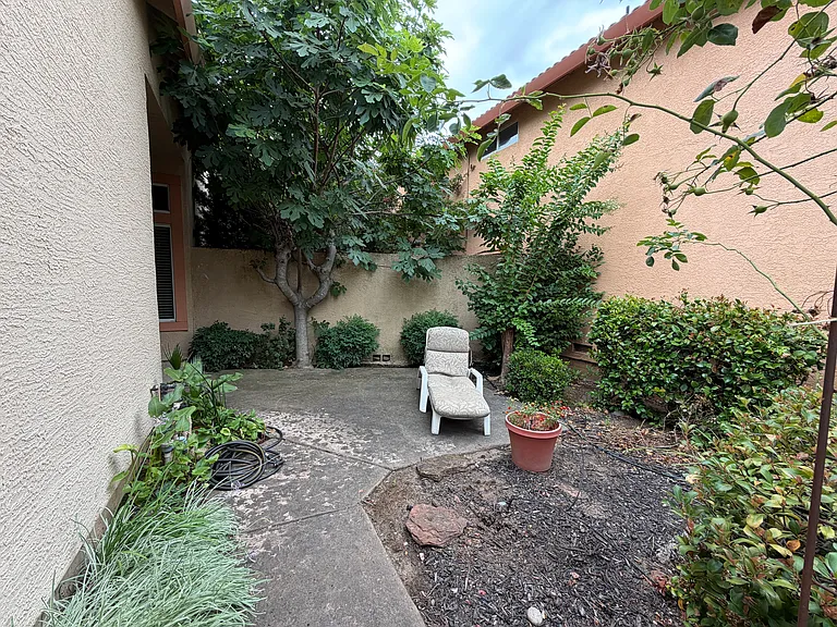 2833 Catalina Dr — Photo 4