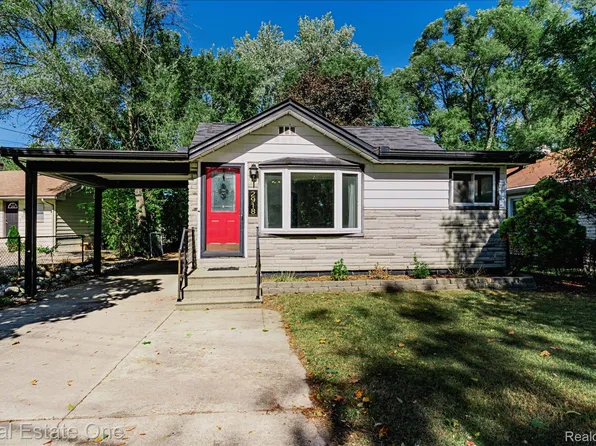 2918 Nagle Ct, Keego Harbor, MI 48320