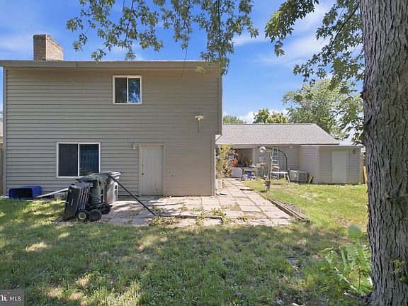 3rd image of 109 Harvest Ln