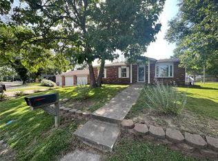 33874 Mustang Dr, Brighton, IL 62012