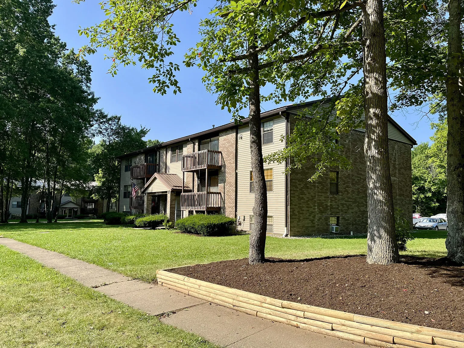 Brookside Commons — Photo 2