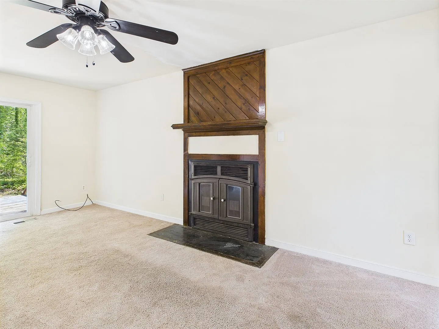 3 bed, 2.5 bath, 1388 sqft, $2,310 — Photo 3