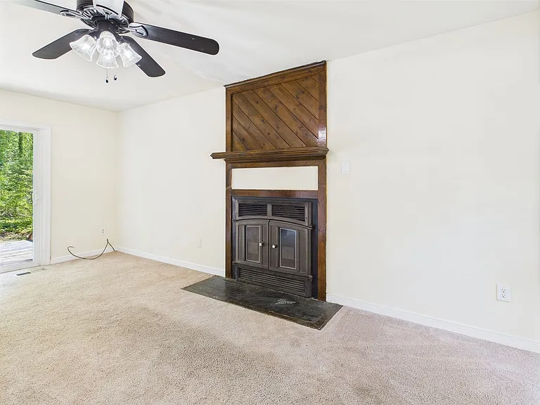 10649 Genlou Rd — Photo 3