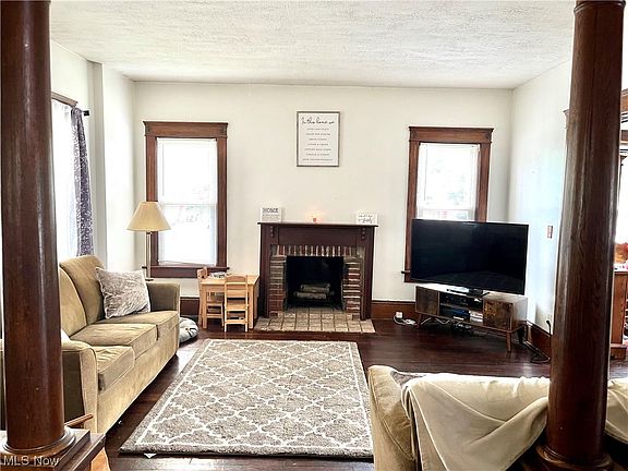 3rd image of 403 King St