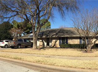 3040 Oak Valley Dr, Bedford, TX