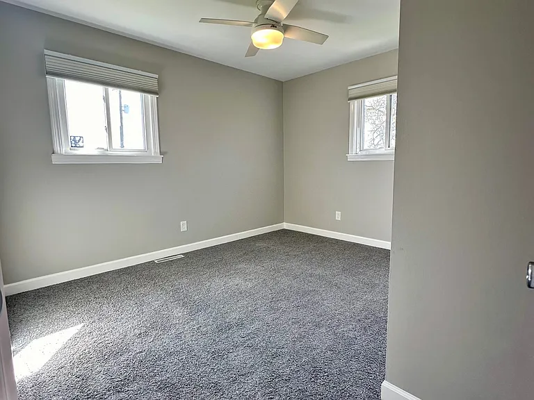561 Eastwood Dr — Photo 17