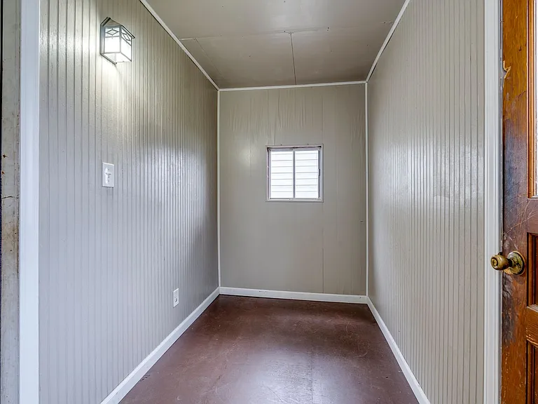 426 E Lake St — Photo 3