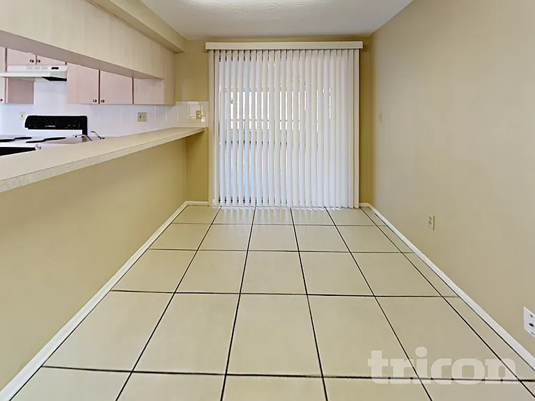 3327 Seffner Dr — Photo 3