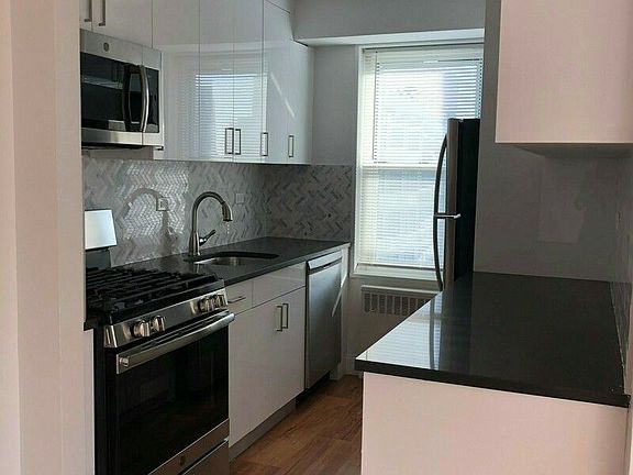 5th image of 747 10th Ave APT 19D