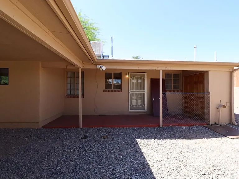 2831 E Edison St — Photo 27