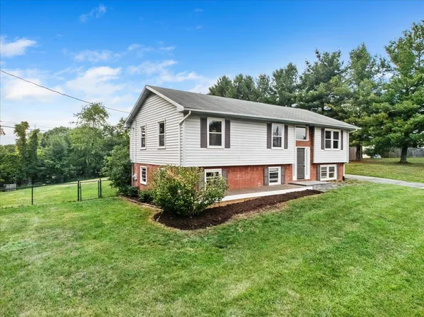 120 Howery St, Christiansburg, VA 24073