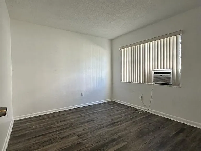 St George Apartments — Photo 93