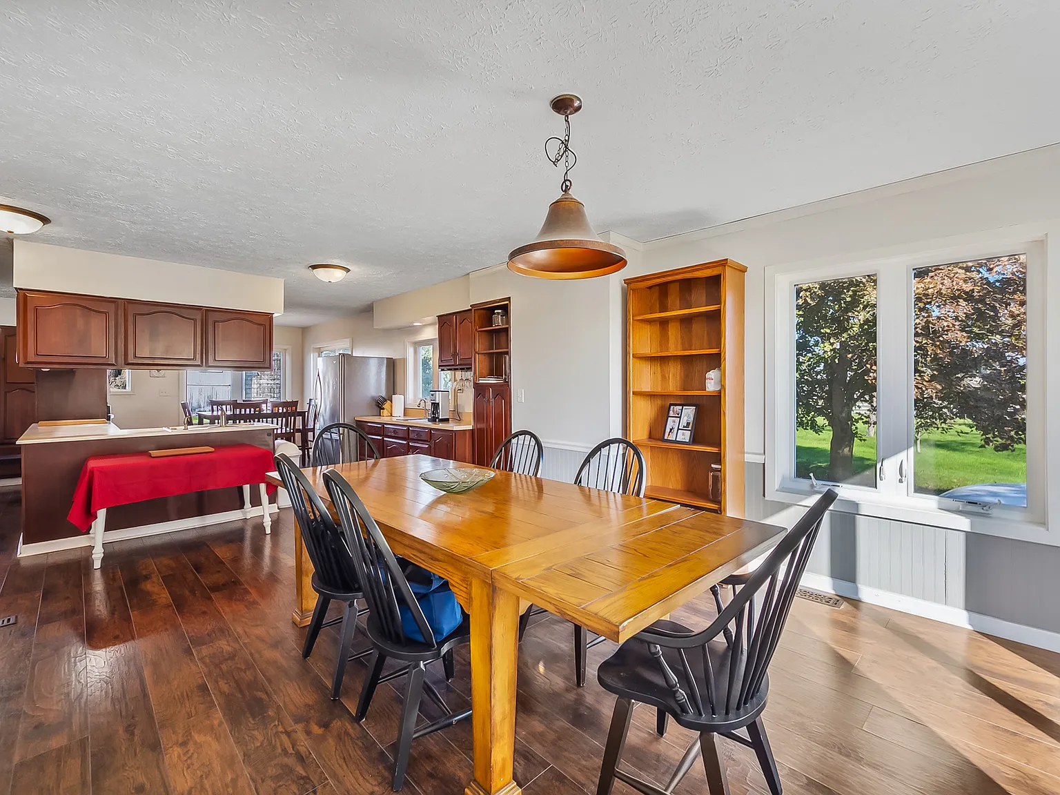 3 bed, 2.5 bath, 2358 sqft, $2,490 — Photo 3